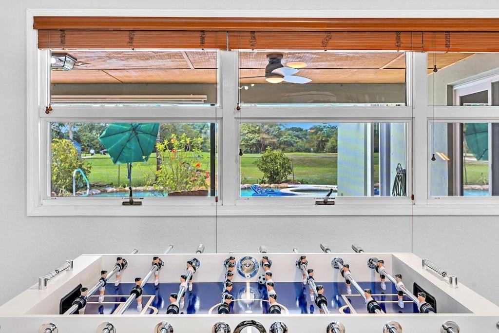 Pool Heat I Firepit And Bbq I 75"Tv I Foosball I 581Mbps Cooper City Экстерьер фото
